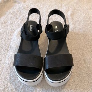 Mia Platform Sandals